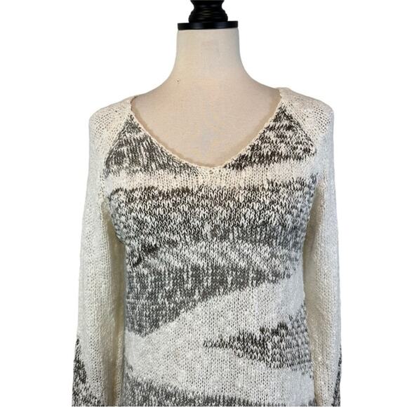 Chico's V-Neck Sweater Gray White Asymmetrical Fringe Trim, Size O (US
Size S/4) - Picture 2 of 10